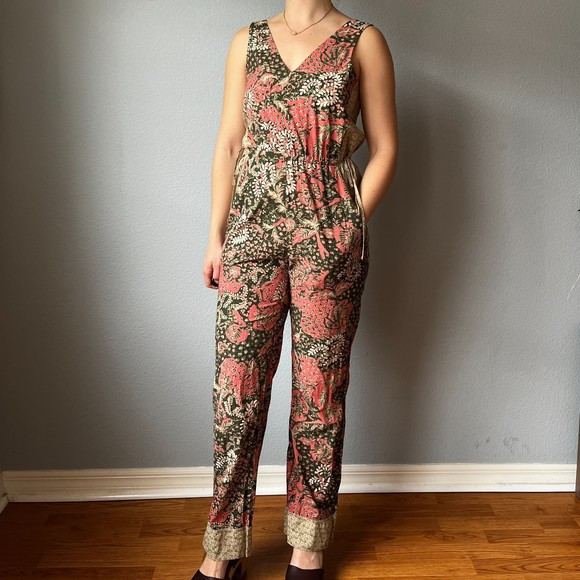 Warm Floral V-Neck Jumpsuit Size 0 - Picture 2 of 9